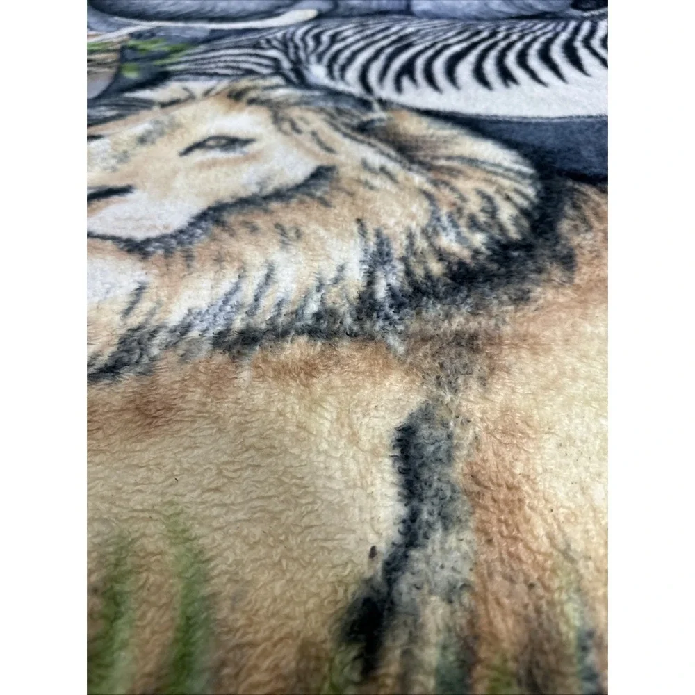 Olefin Reversible Blanket Green Size 88x78' Jungle Safari 1980s VINTAGE Acrylic